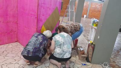 LS: PavilhÃ£o da Matriz comeÃ§a a montagem para a ExposiÃ§Ã£o HistÃ³rica dos 90 anos da ParÃ³quia SantÂ´Ana 